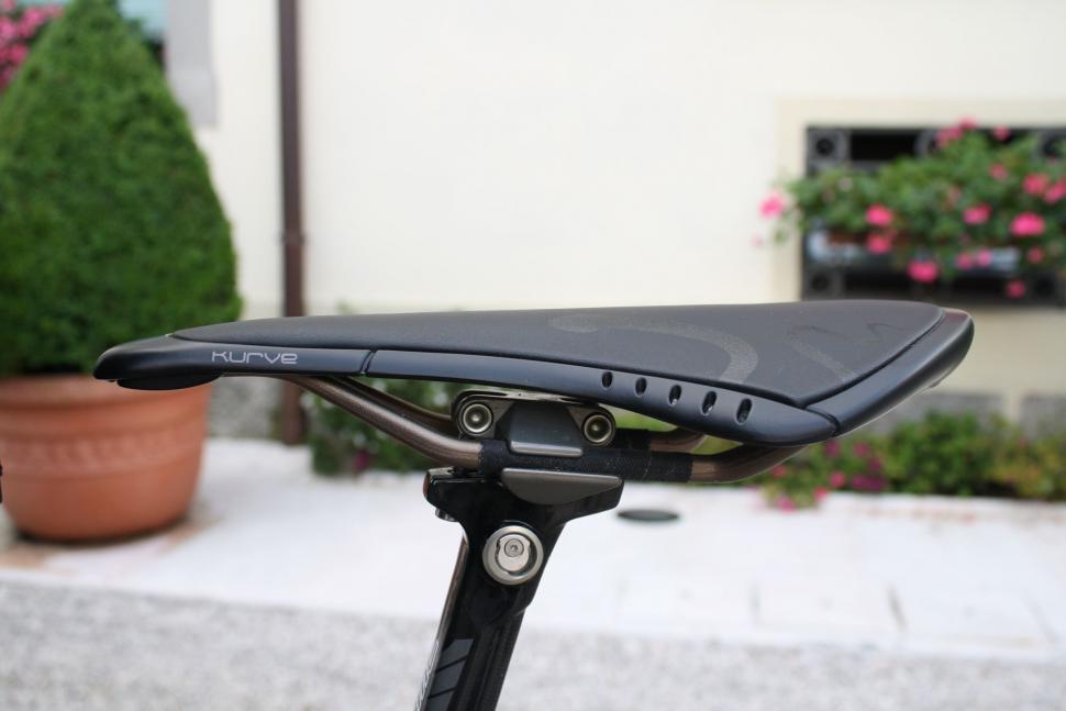 Fizik launch Kurve – tuneable performance saddle that moves with